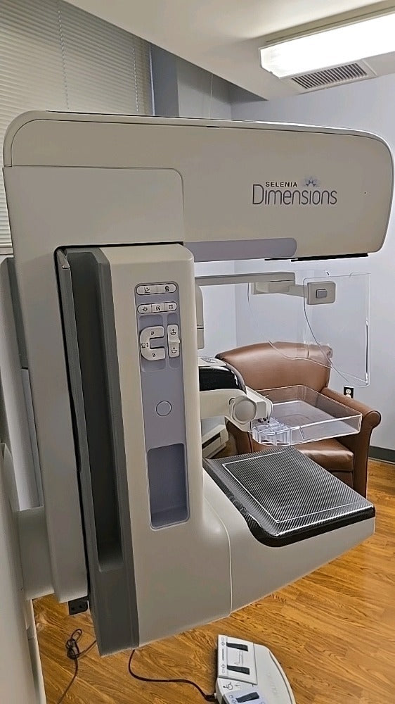 HOLOGIC SELENIA DIMENSIONS 3D  DIGITAL Mammo System 2018